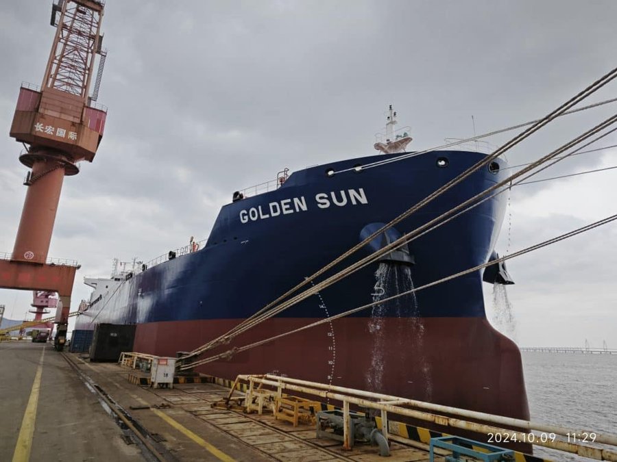 East British Isles Map: 2024-Built Tanker Inbound for Isle of Grain - GOLDEN SUN