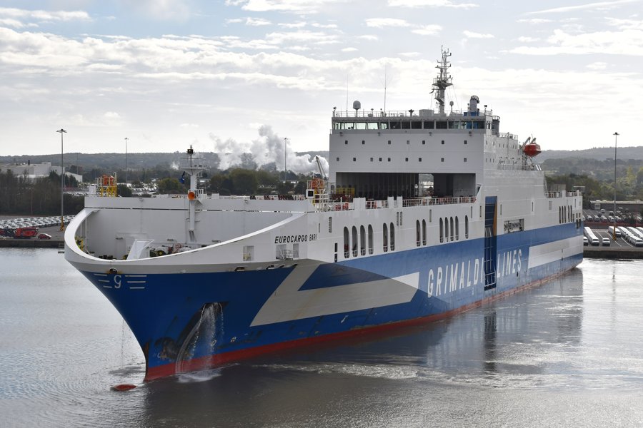 West British Isles Map: Inbound for Avonmouth: EUROCARGO BARI