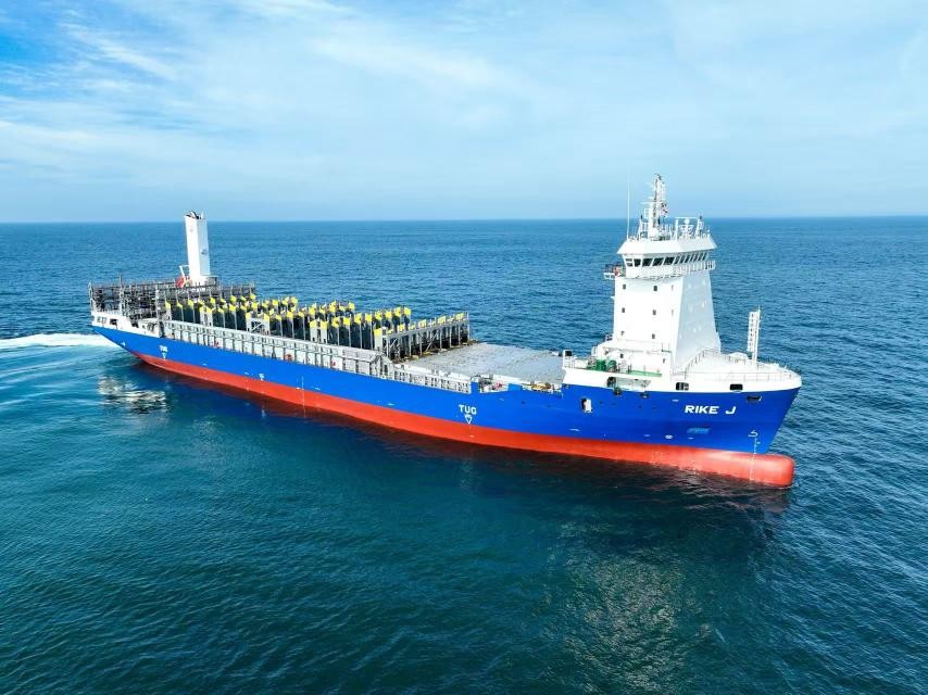  Irish Sea - RIKE J               transiting Irish Sea off Wales