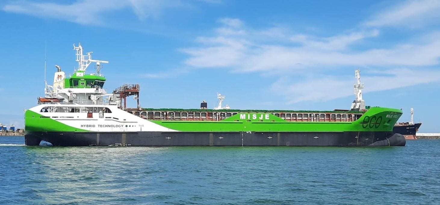 Transit: MISJE IRIS entering English South Coast at The Dover Strait
