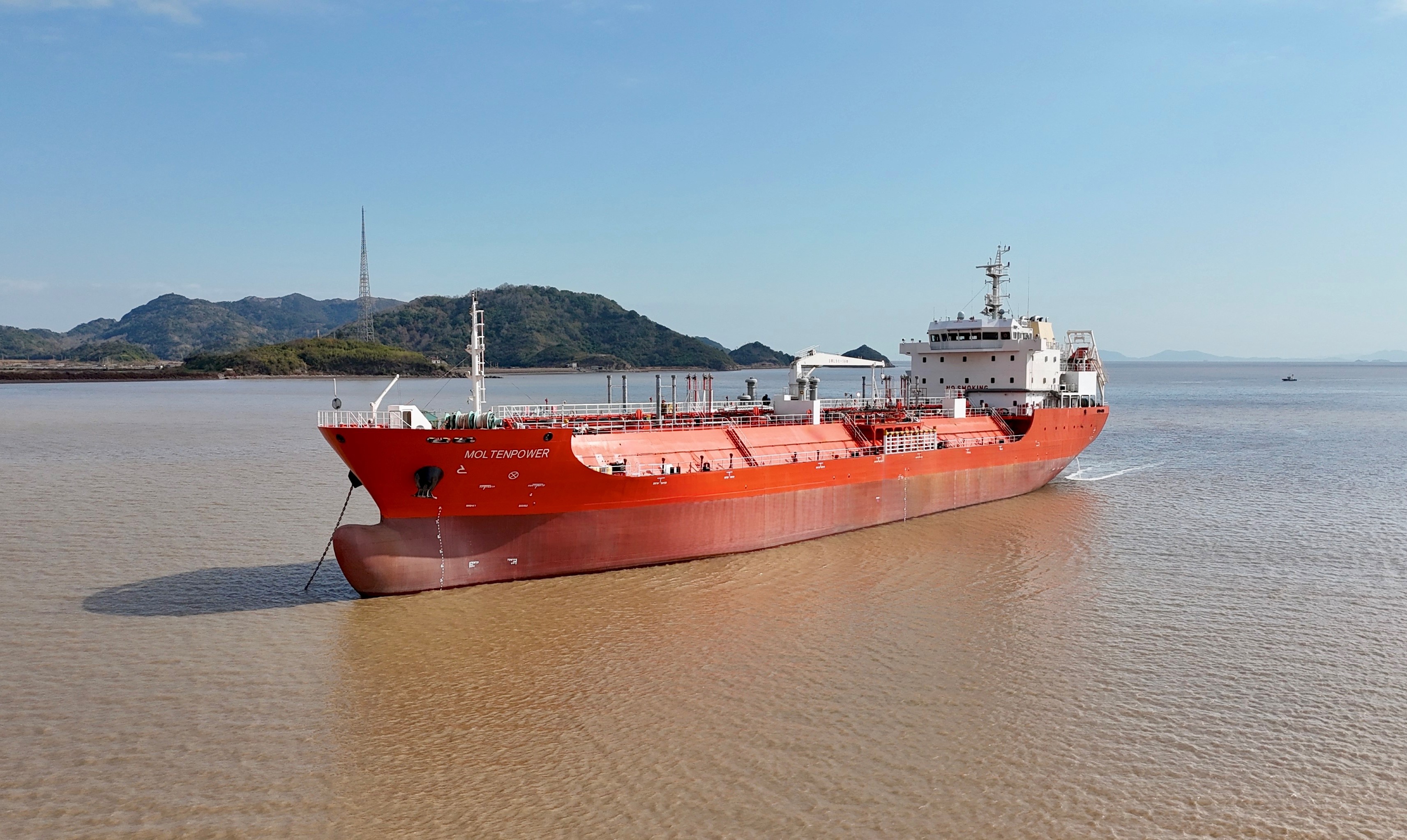 Transit: MOLTENPOWER          entering English South Coast at The Dover Strait