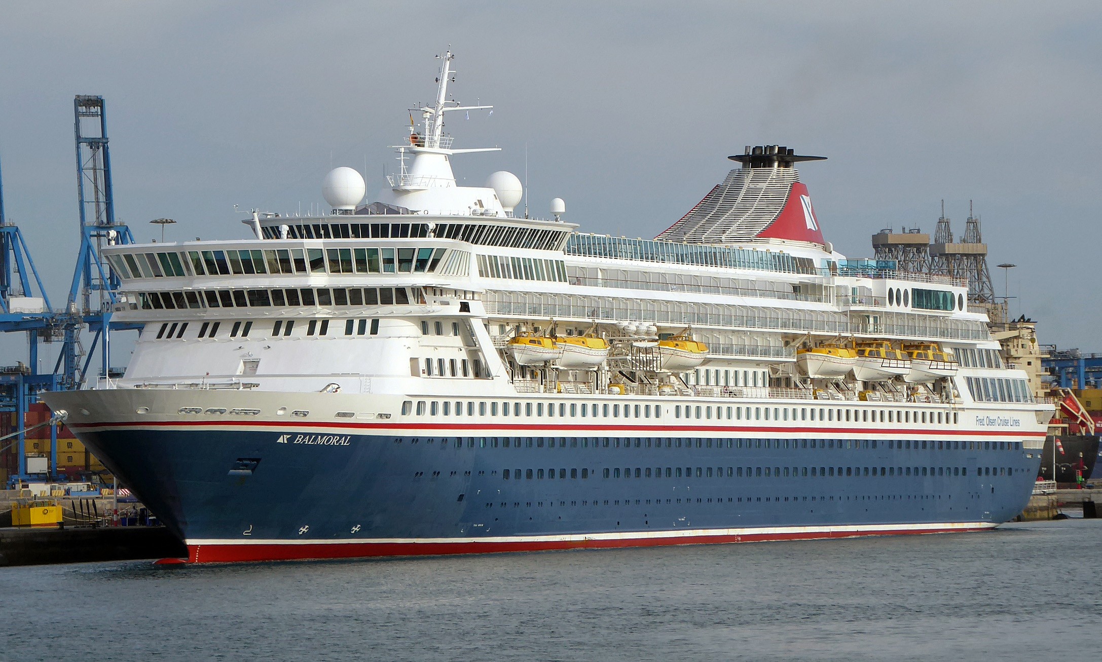  Scottish East Coast - BALMORAL transiting Tayside Coast