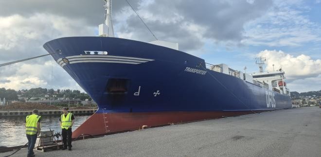 Humber Departure: TRANSPORTER