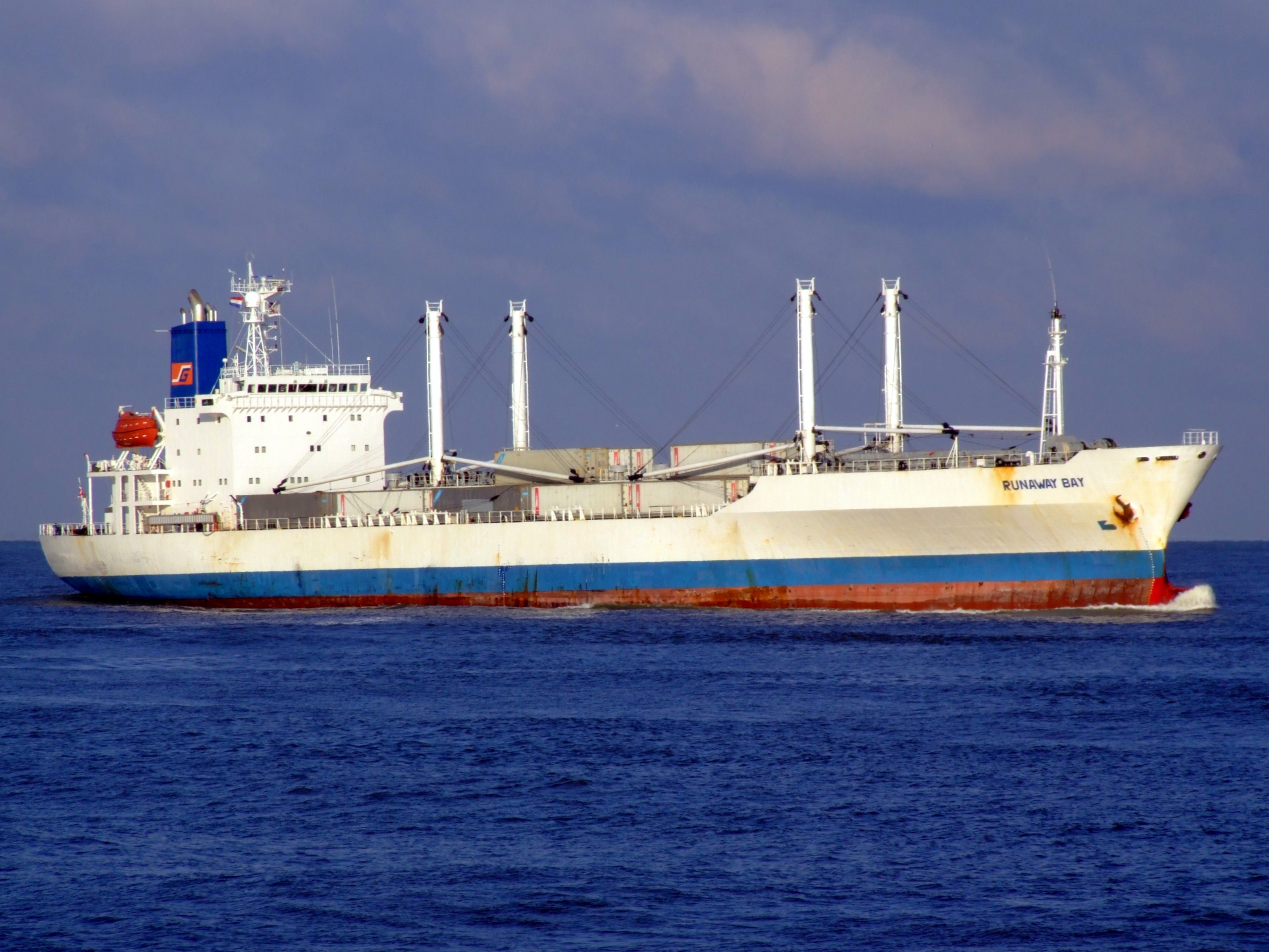  Irish Sea - RUNAWAY BAY transiting North Channel Belfast