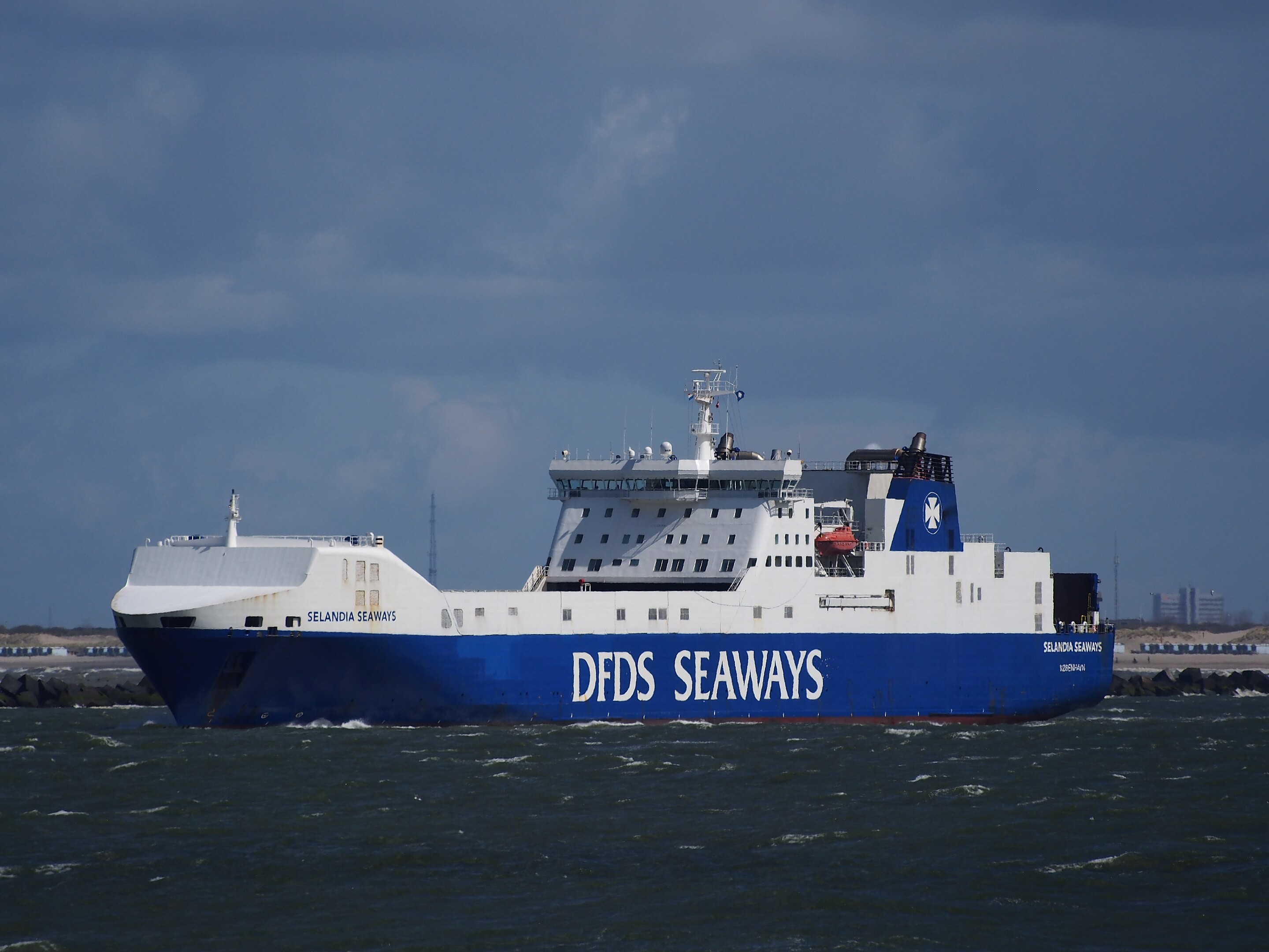 Transit: SELANDIA SEAWAYS entering English South Coast at The Dover Strait