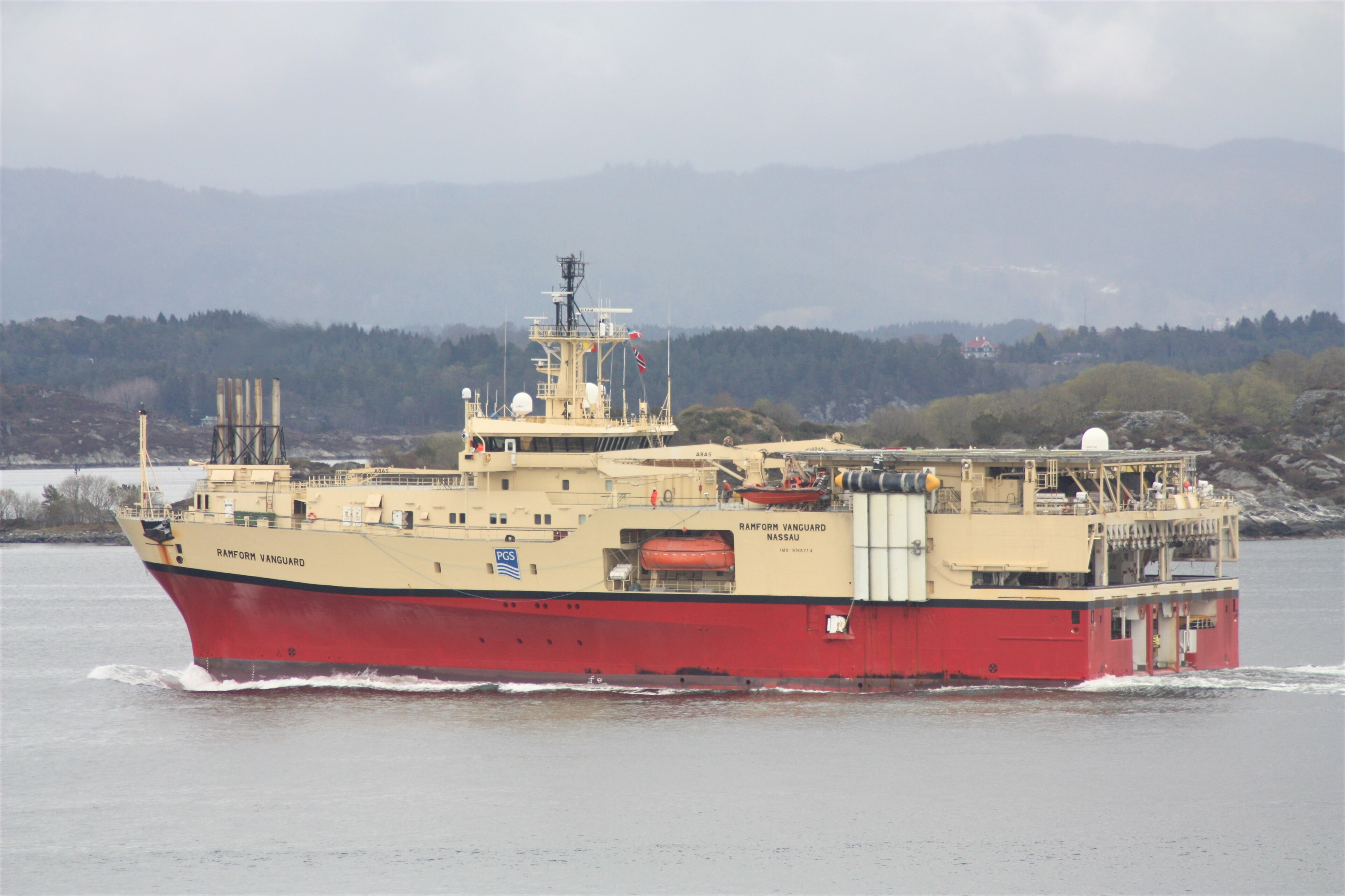  Scottish East Coast - RAMFORM VANGUARD     transiting Tayside Coast