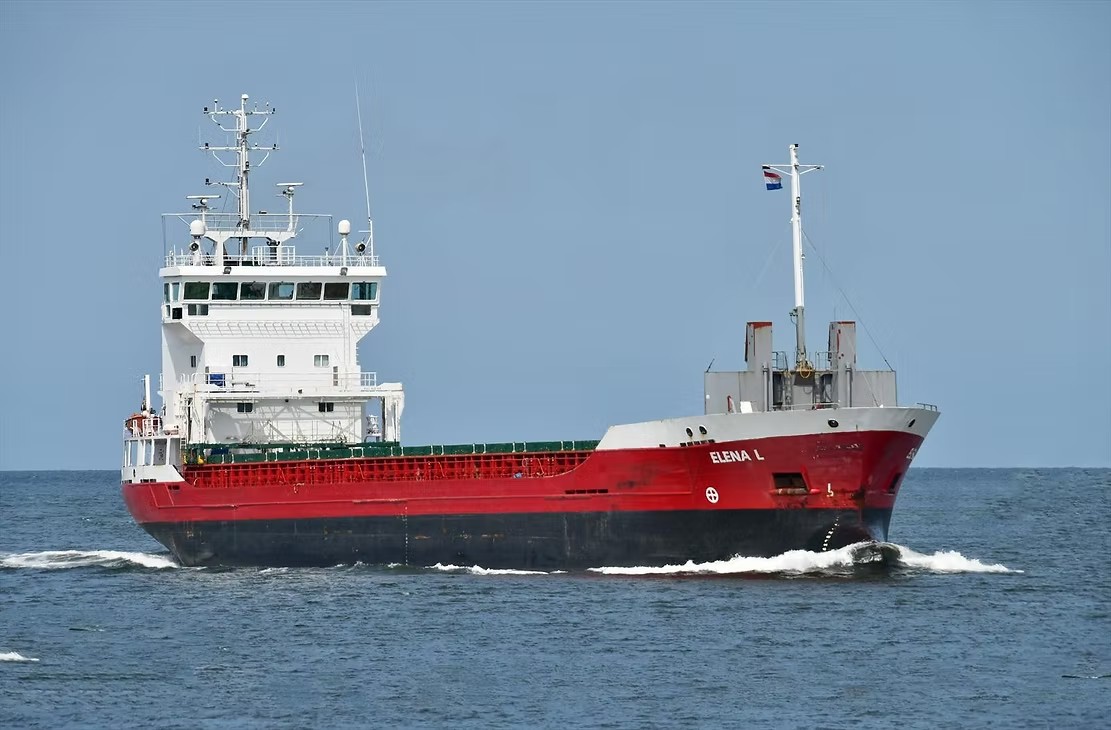 Transit: ELENA L entering English South Coast at The Dover Strait