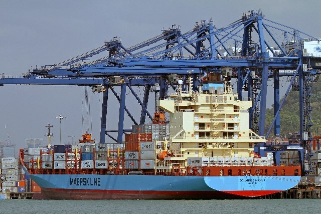 Thames Departure: JOHANNES MAERSK     