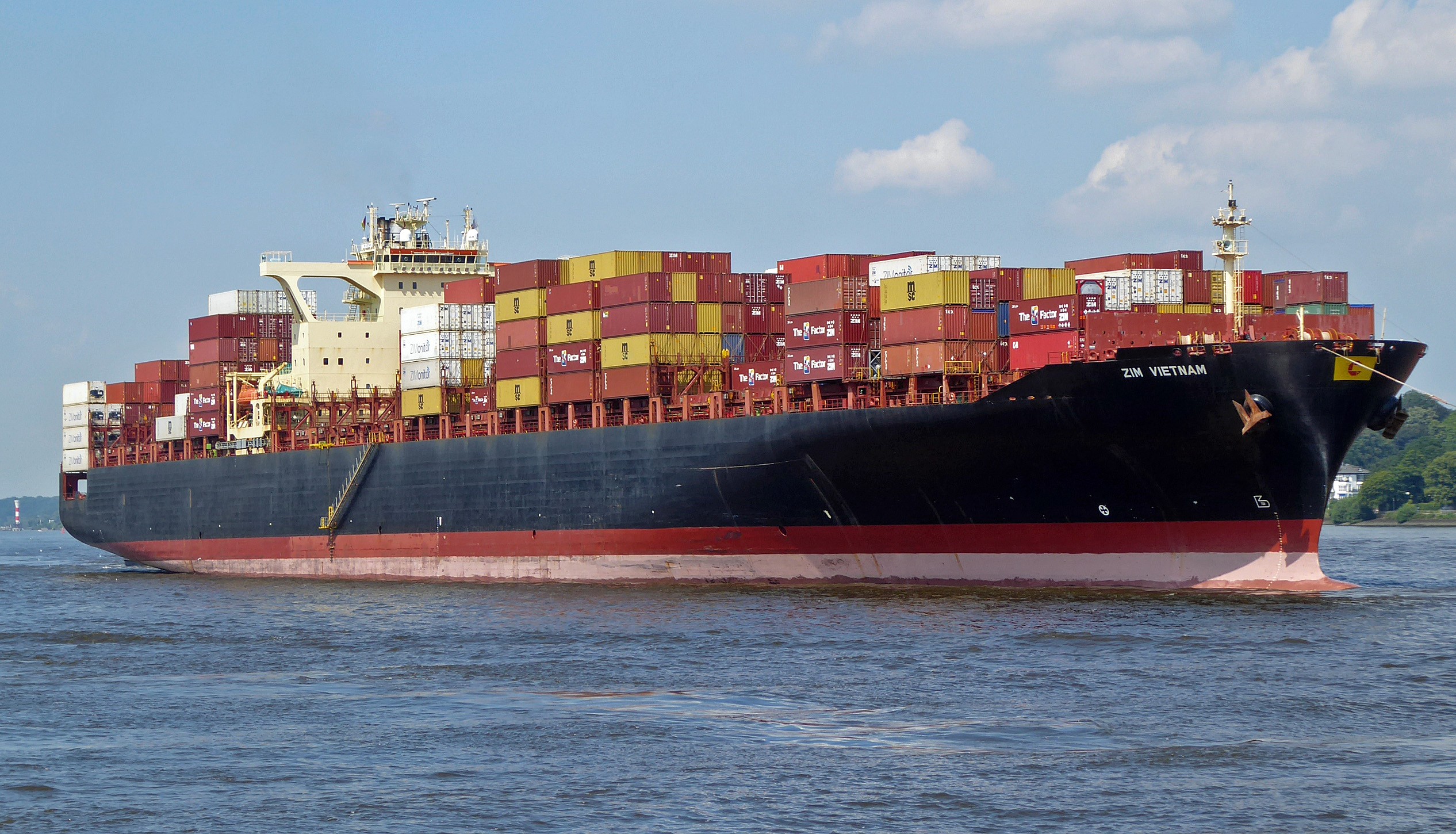 Transit: ZIM VIETNAM          entering English South Coast at The Dover Strait