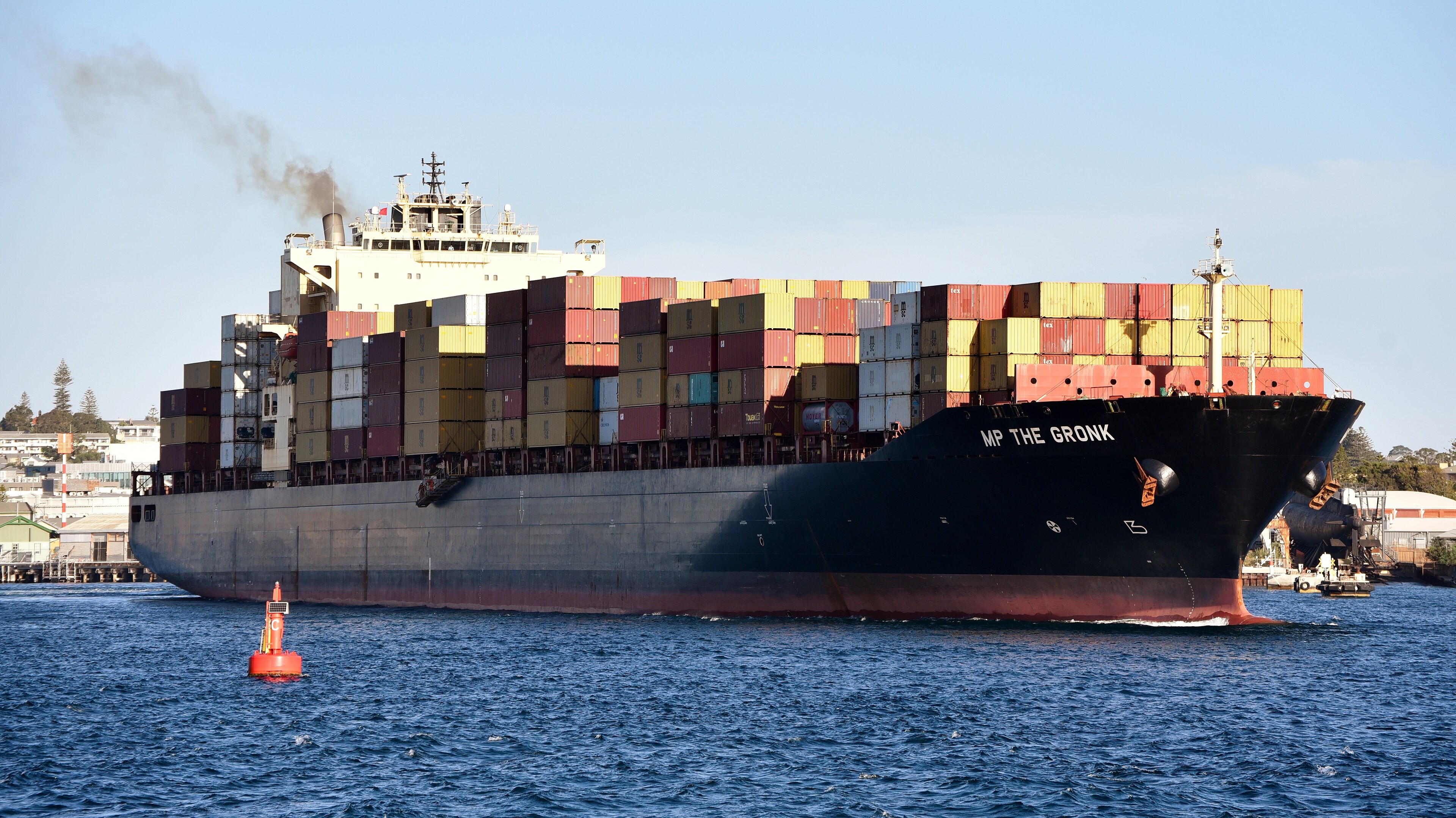 Transit: MSC MANZANILLO V     entering English South Coast at The Dover Strait