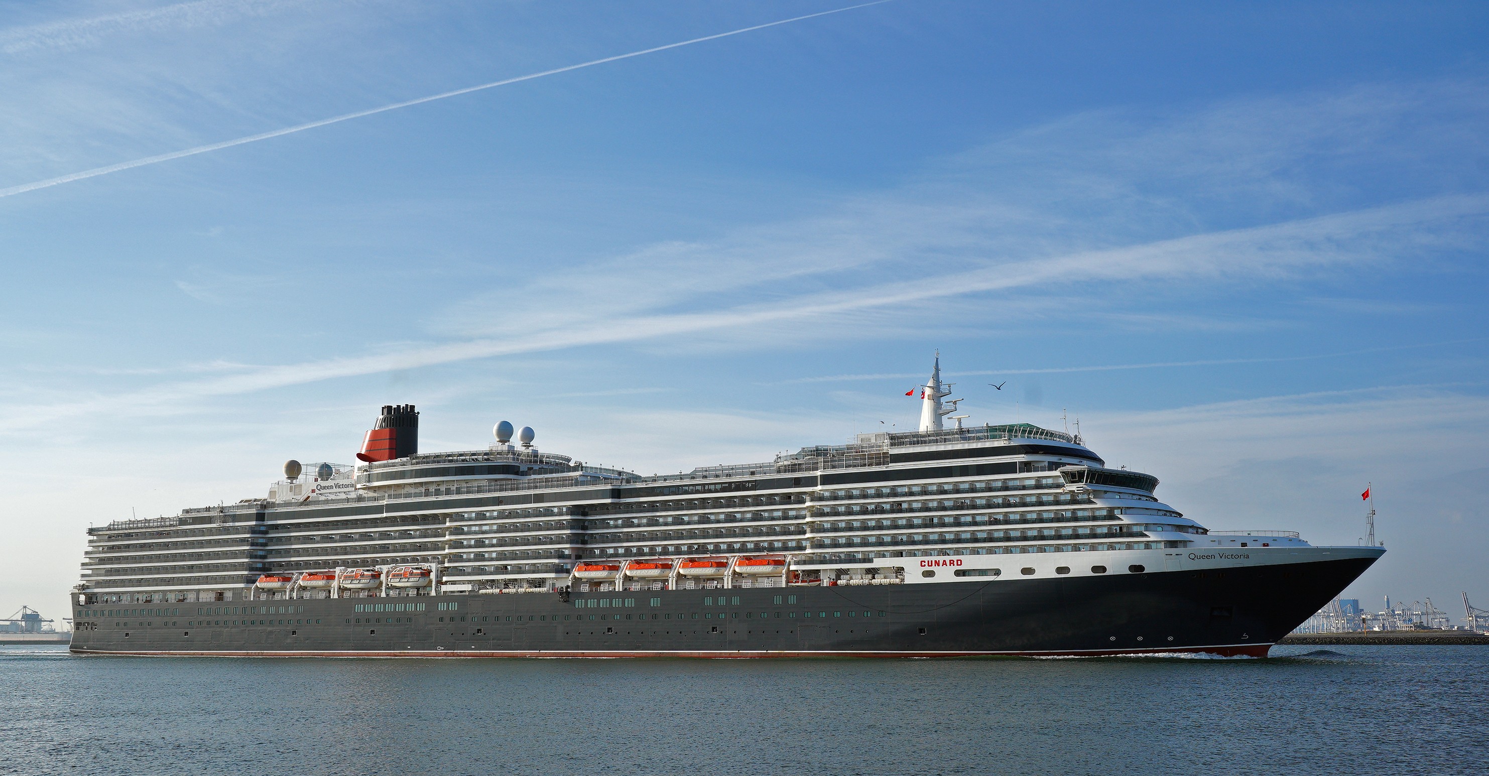 Transit: QUEEN VICTORIA entering English South Coast at The Dover Strait