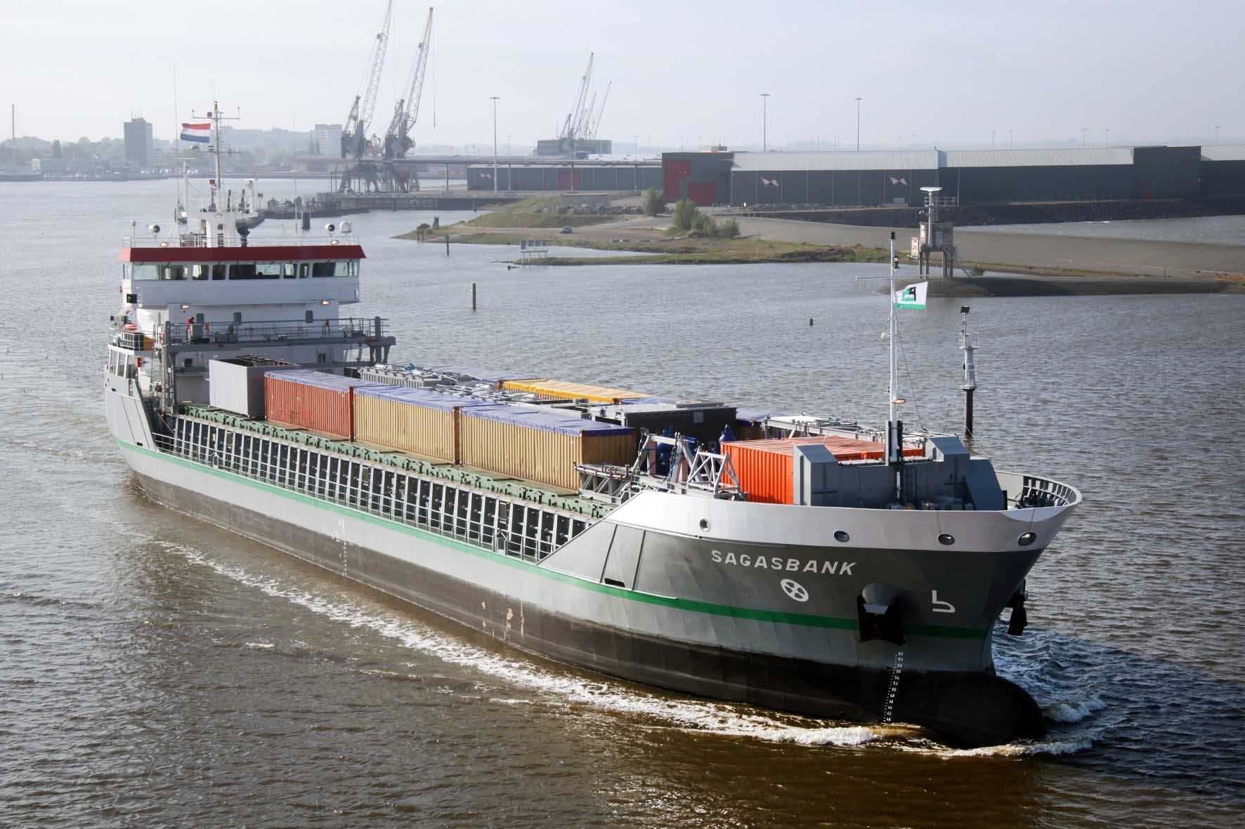 Transit: SAGASBANK entering English South Coast at The Dover Strait