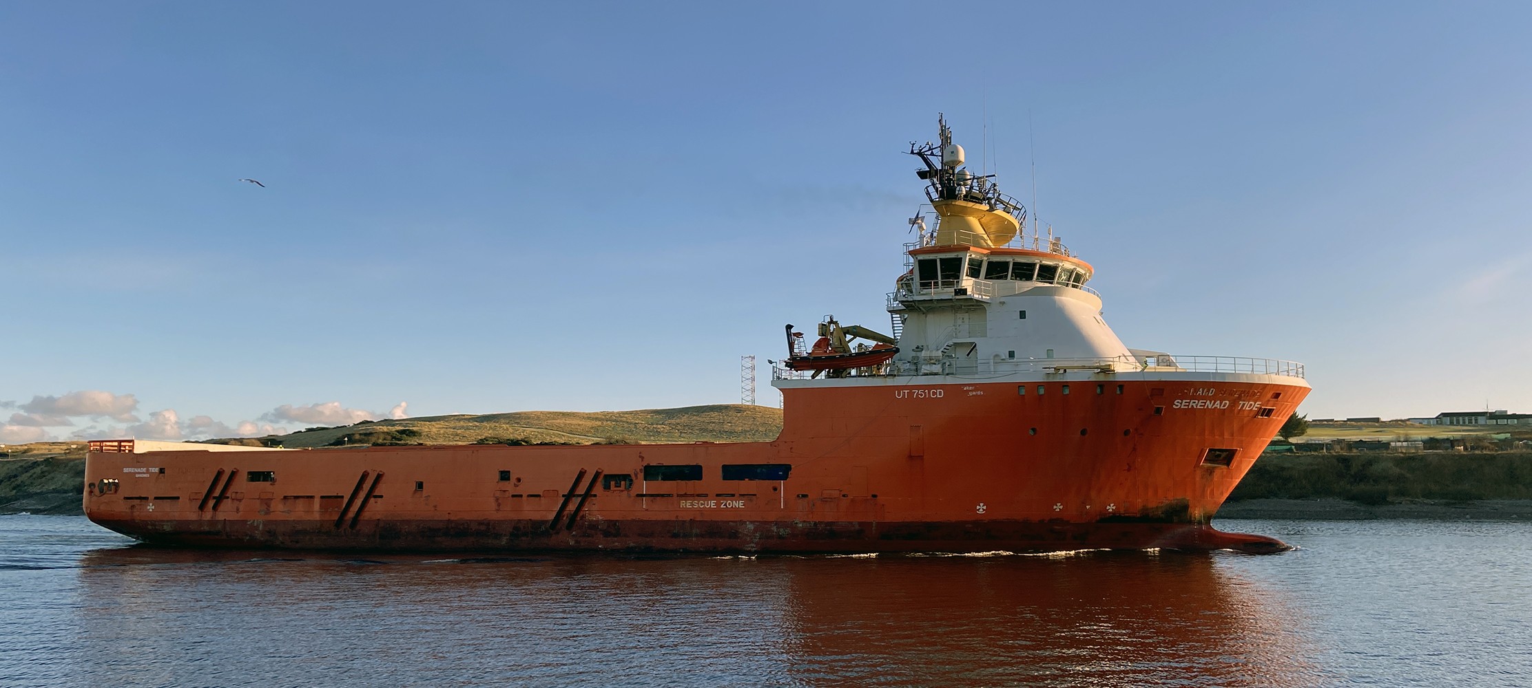  Scottish East Coast - SERENADE TIDE        transiting Dornoch Firth Coast