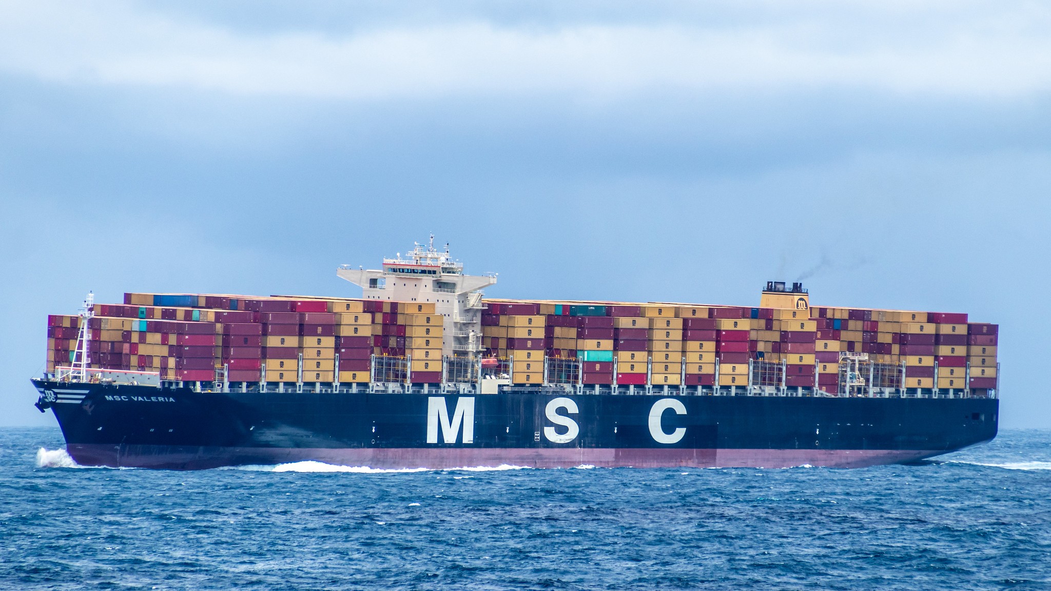 Thames Departure: MSC VALERIA         