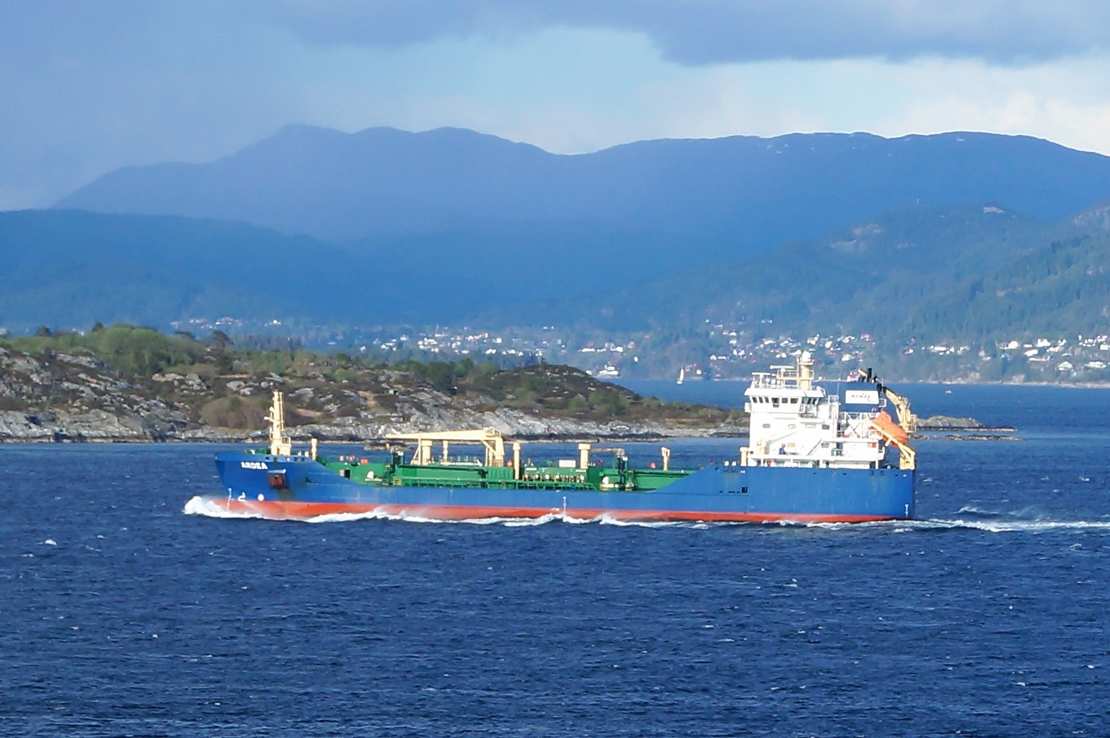  Irish Sea - BITONIA transiting North Channel Belfast