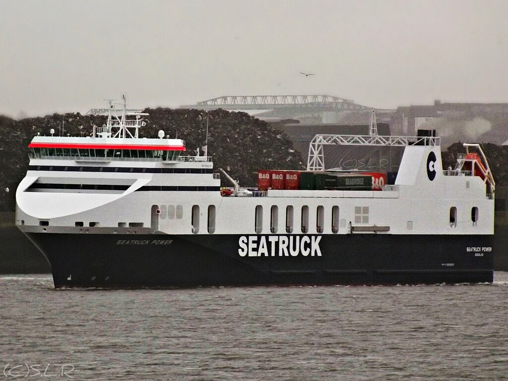  Irish Sea - POWER transiting Irish Sea off Dublin