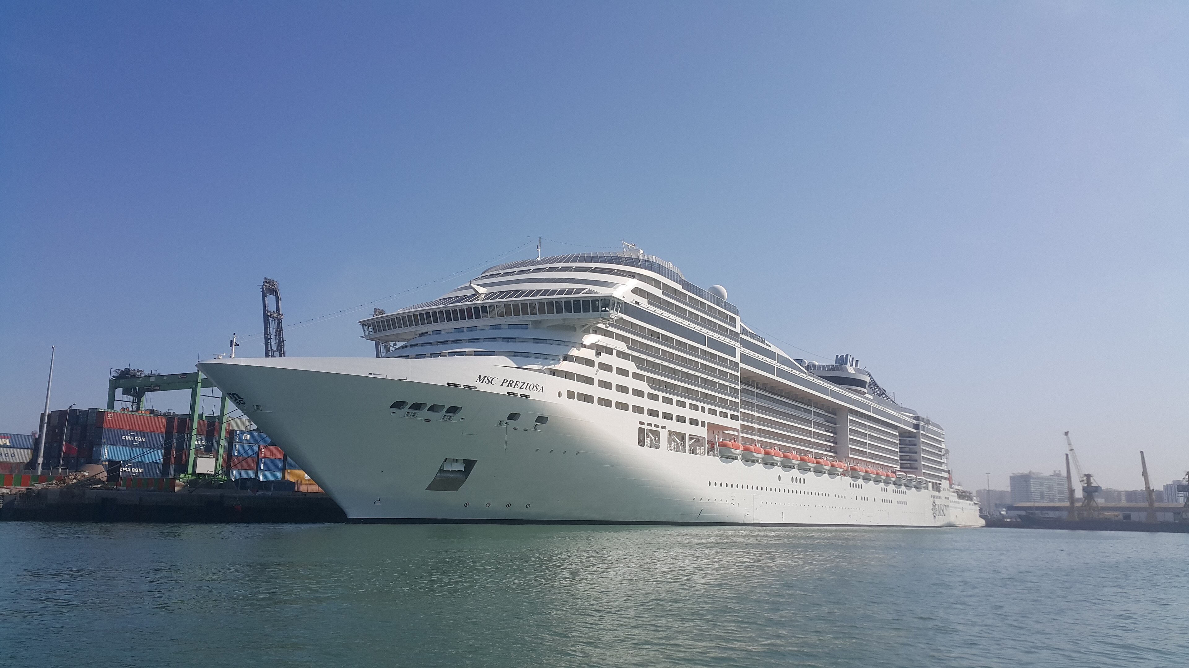 Transit: MSC PREZIOSA entering English South Coast at The Dover Strait
