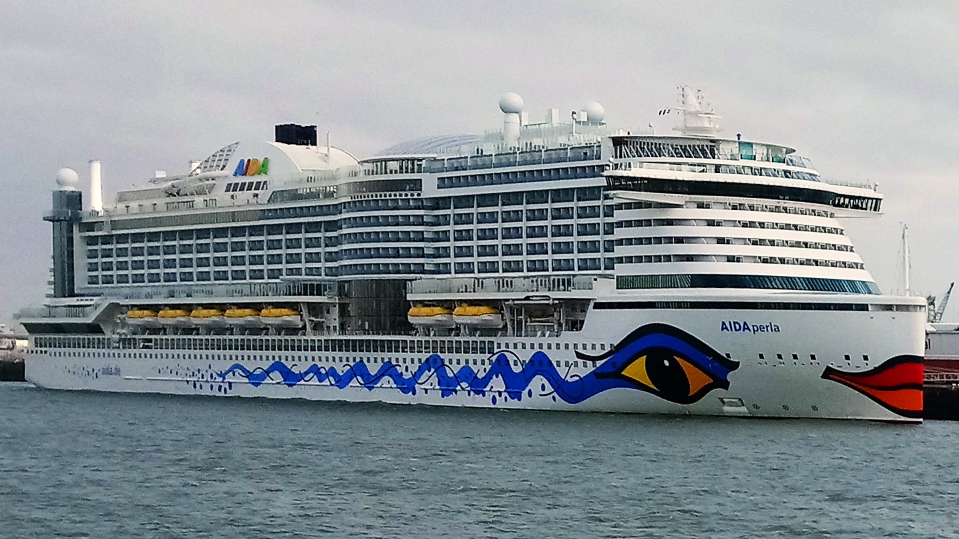 Southampton Departure: AIDAPERLA