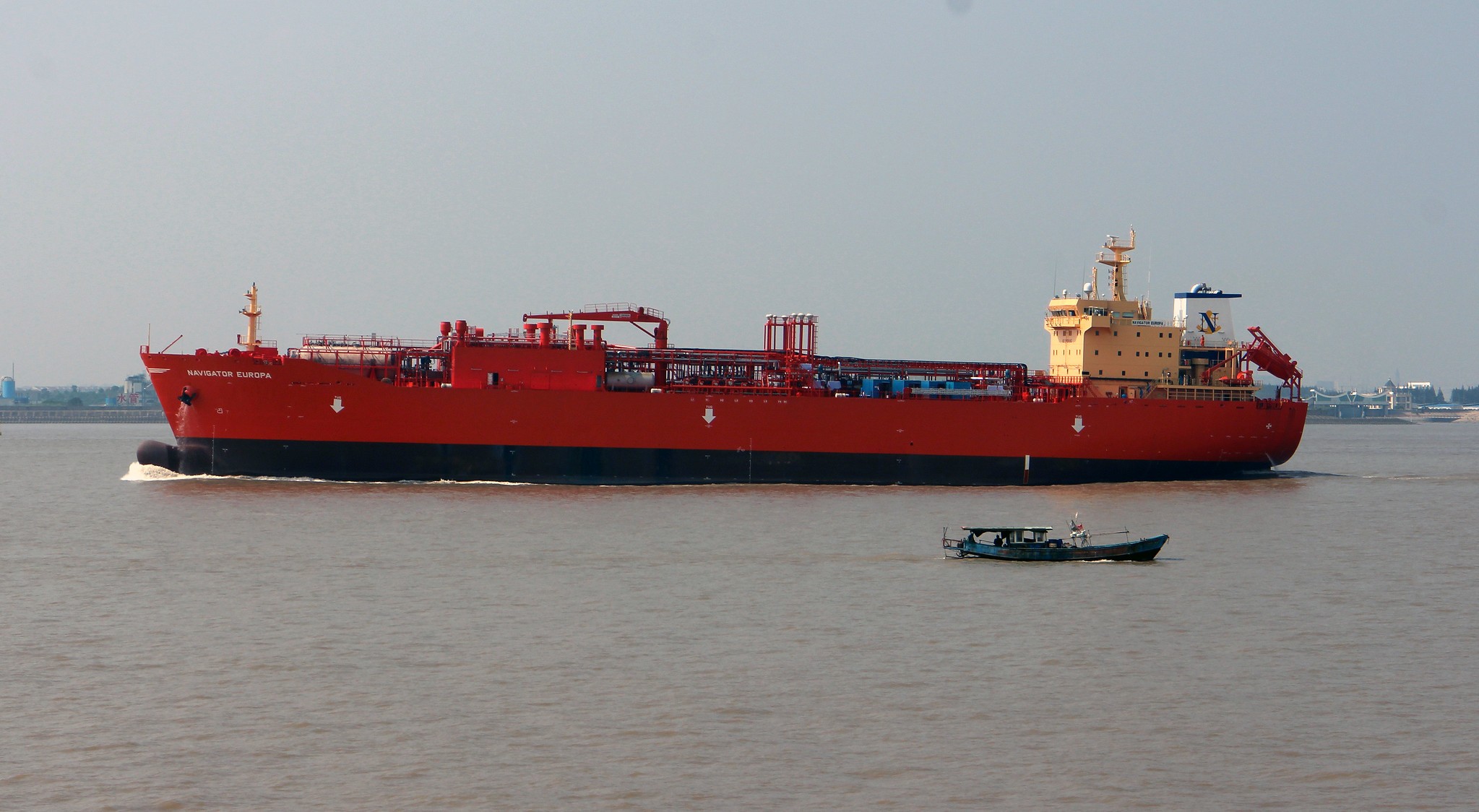 Transit: NAVIGATOR EUROPA     entering English South Coast at The Dover Strait