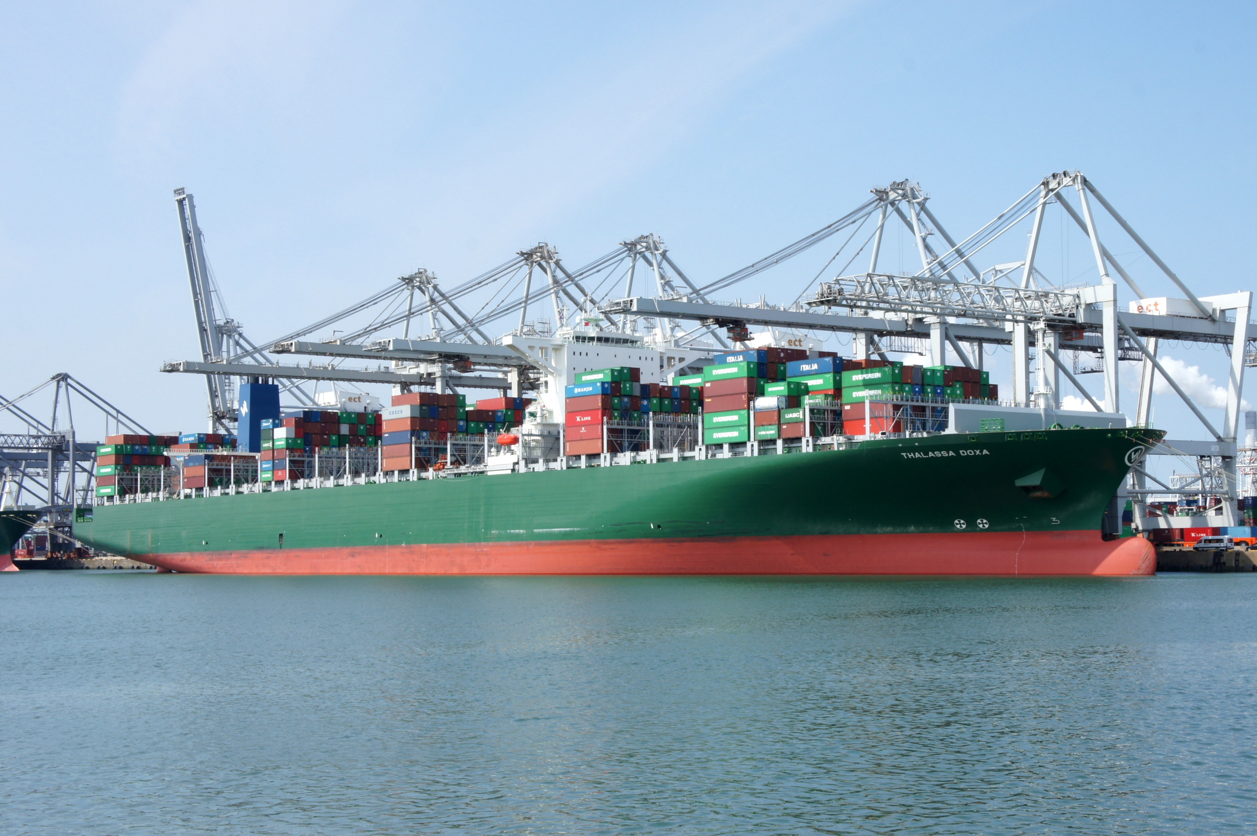 Transit: OAKLAND EXPRESS entering English South Coast at The Dover Strait