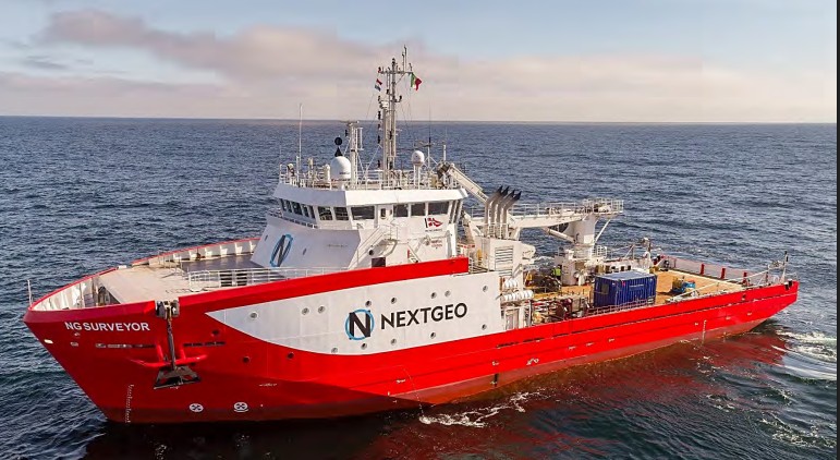  Scottish East Coast - NG SURVEYOR          transiting Forth & Tay Coast