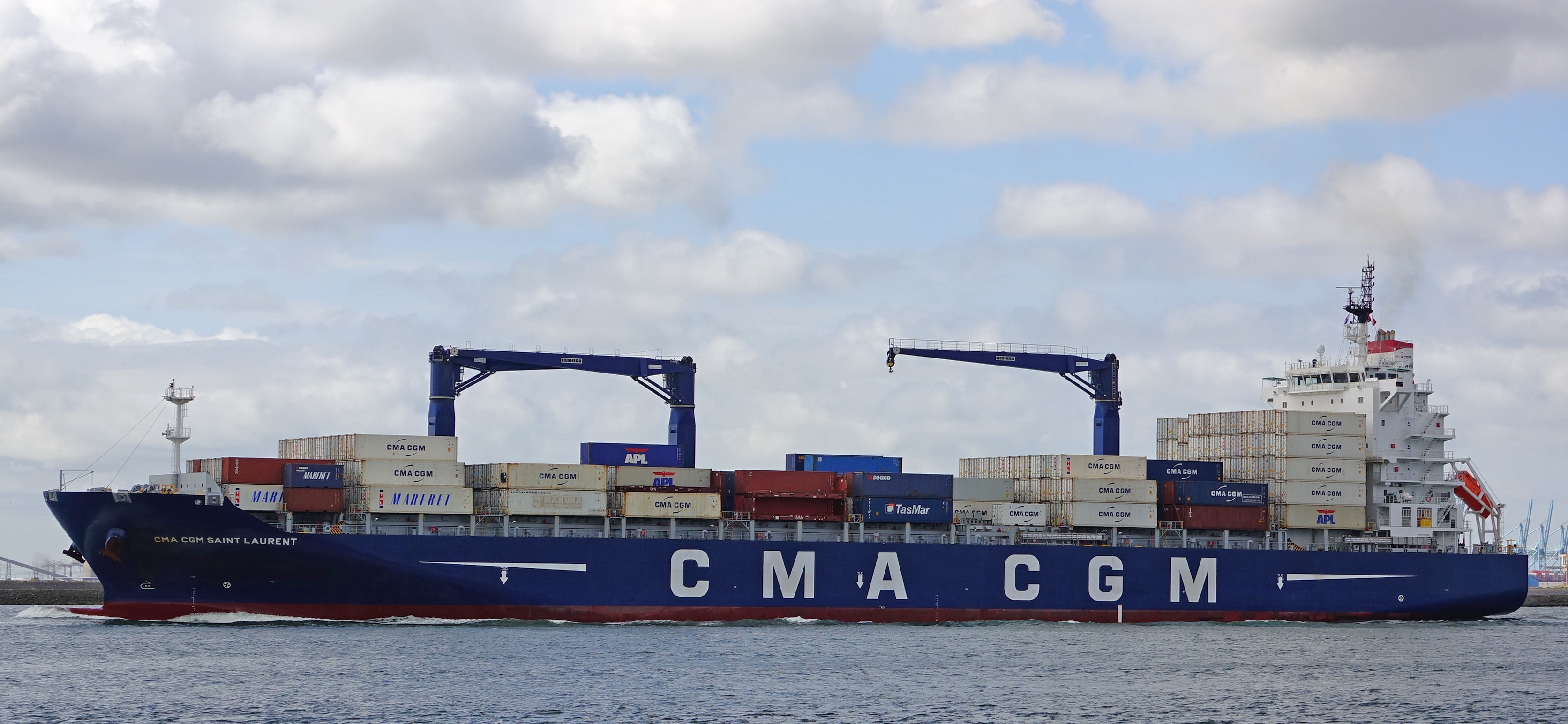 Transit: CMA CGM ST. LAURENT entering English South Coast at The Dover Strait