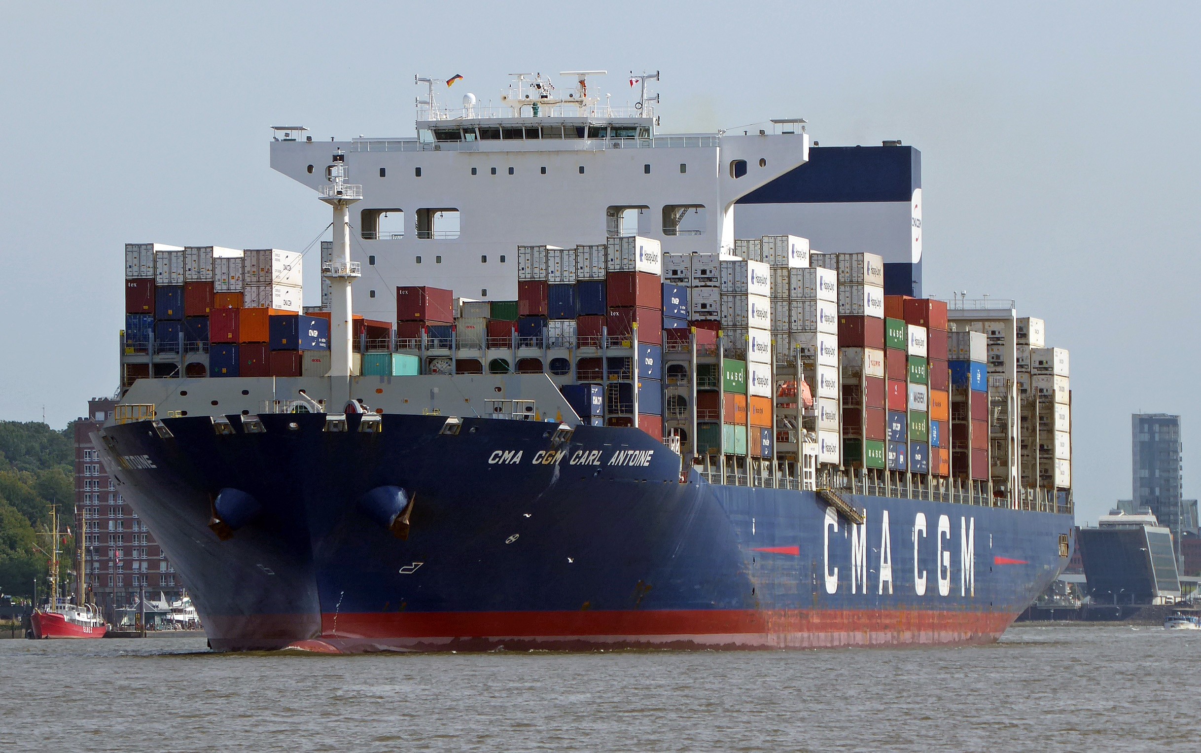 Transit: CMA CGM CARL ANTOINE entering English South Coast at The Dover Strait