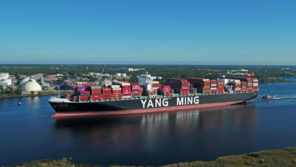 Transit: YM WARRANTY          entering English South Coast at The Dover Strait