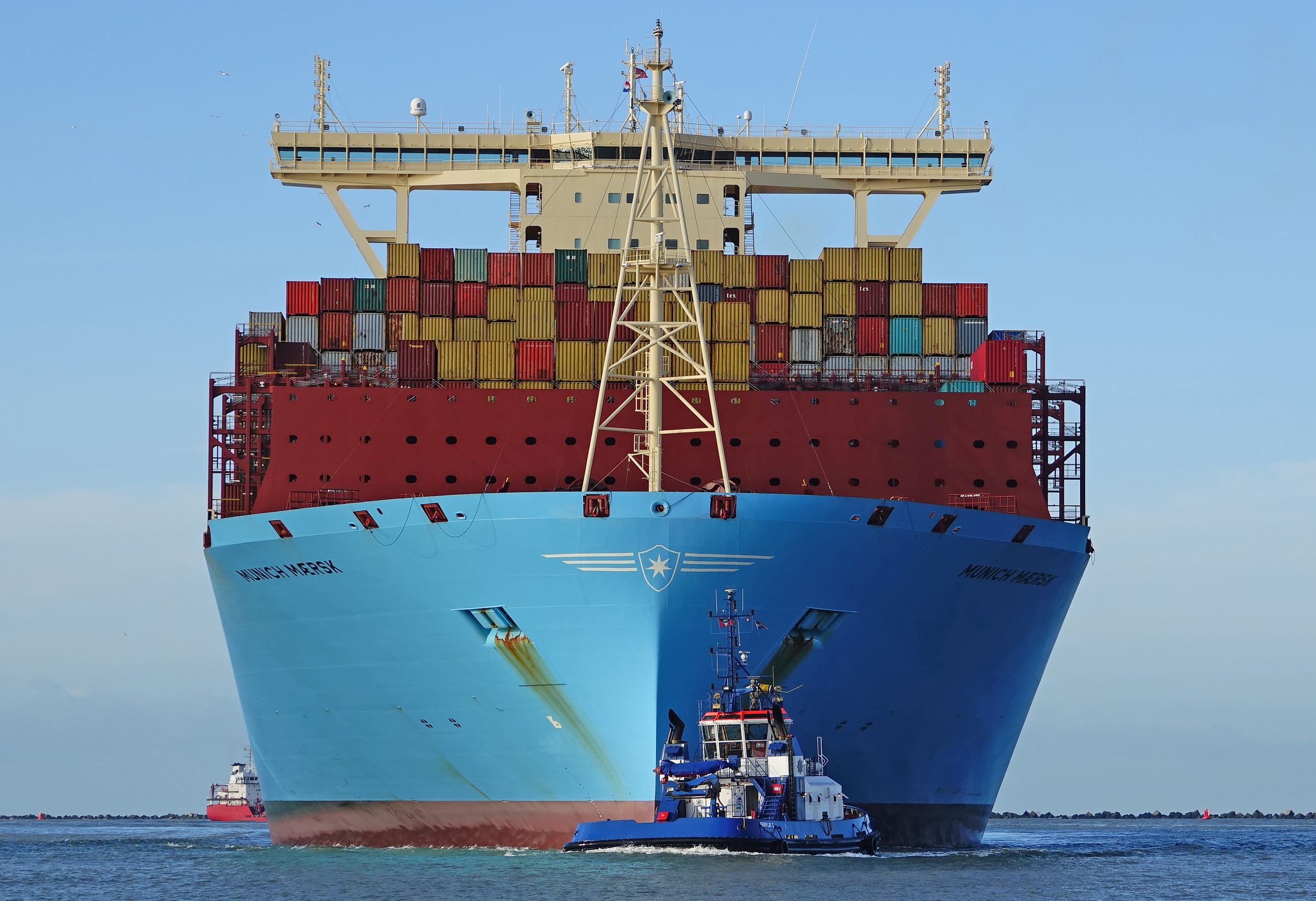 Thames Arrival: MUNICH MAERSK