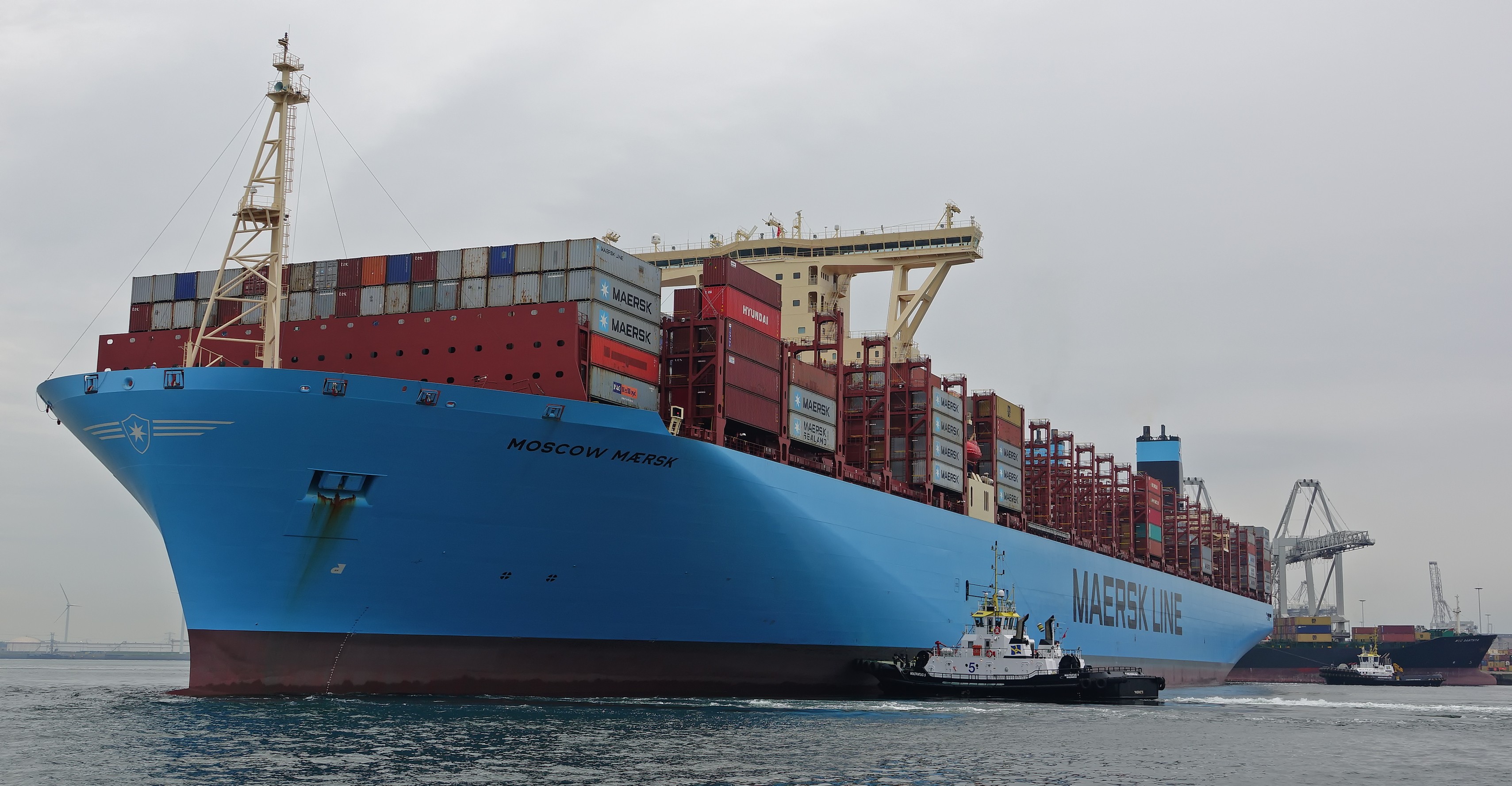 Transit: MOSCOW MAERSK entering English South Coast at The Dover Strait