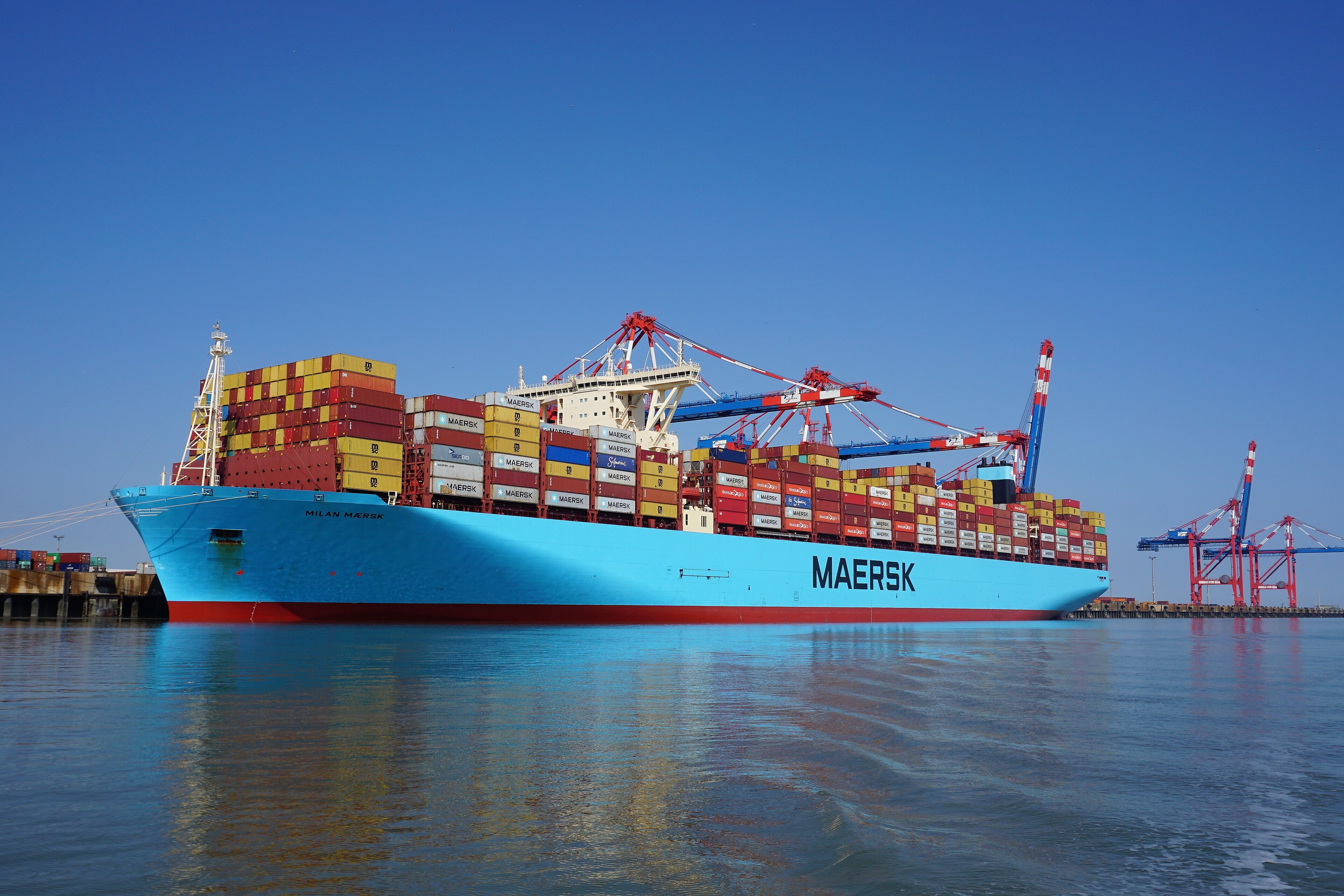 Transit: MILAN MAERSK entering English South Coast at The Dover Strait