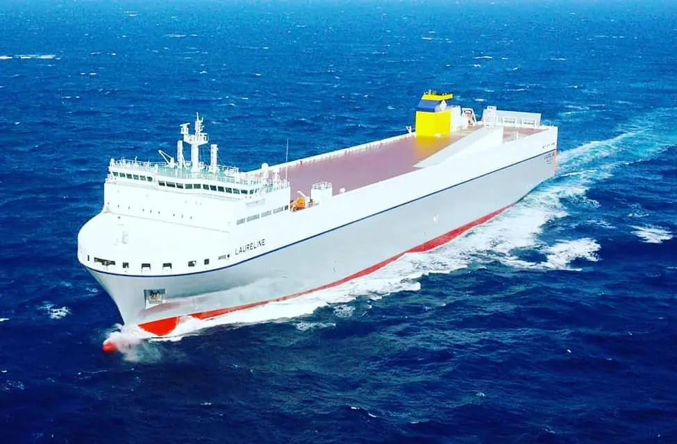  Irish Sea - LAURELINE            transiting Irish Sea off Dublin