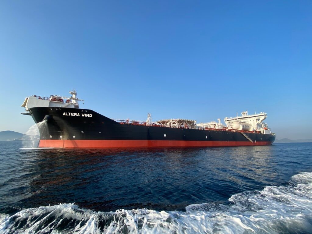  Irish Sea - MARAN WIND           transiting North Channel Belfast
