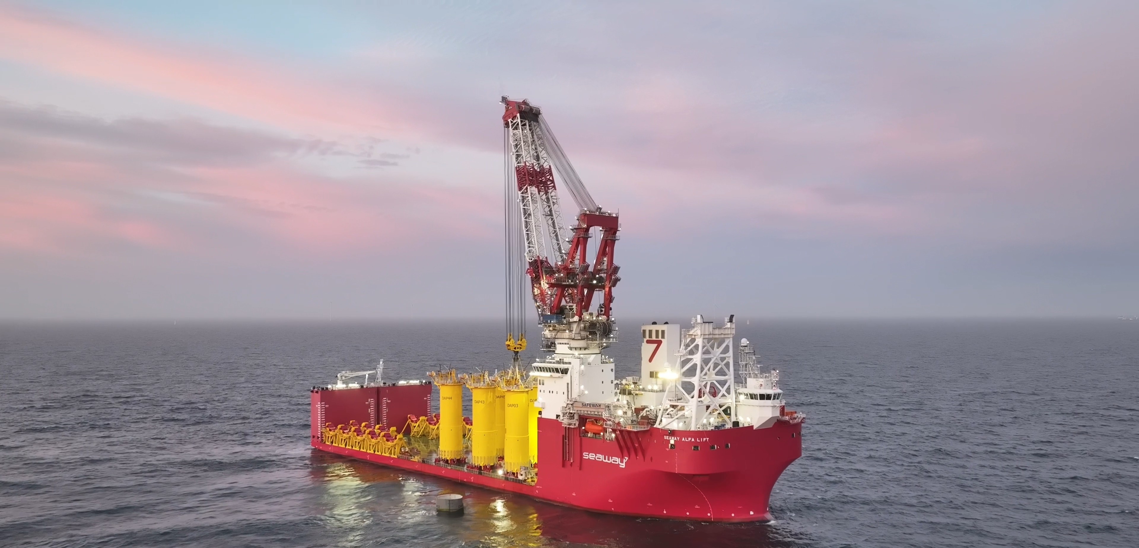  Scottish East Coast - SEAWAY ALFA LIFT transiting Tayside Coast