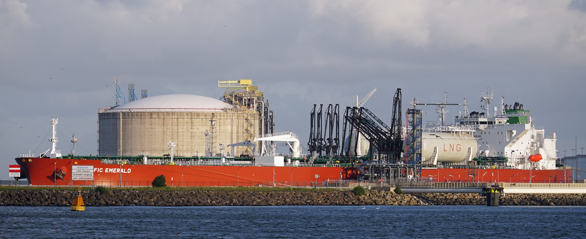 Transit: PACIFIC EMERALD      entering English South Coast at The Dover Strait