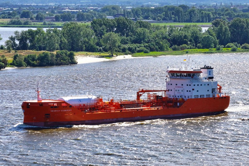 Transit: HEINRICH ESSBERGER   entering English South Coast at The Dover Strait