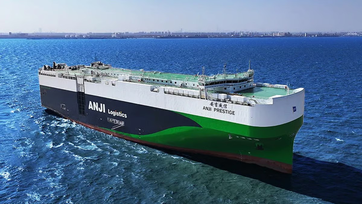 Transit: ANJI PRESTIGE        entering English South Coast at The Dover Strait