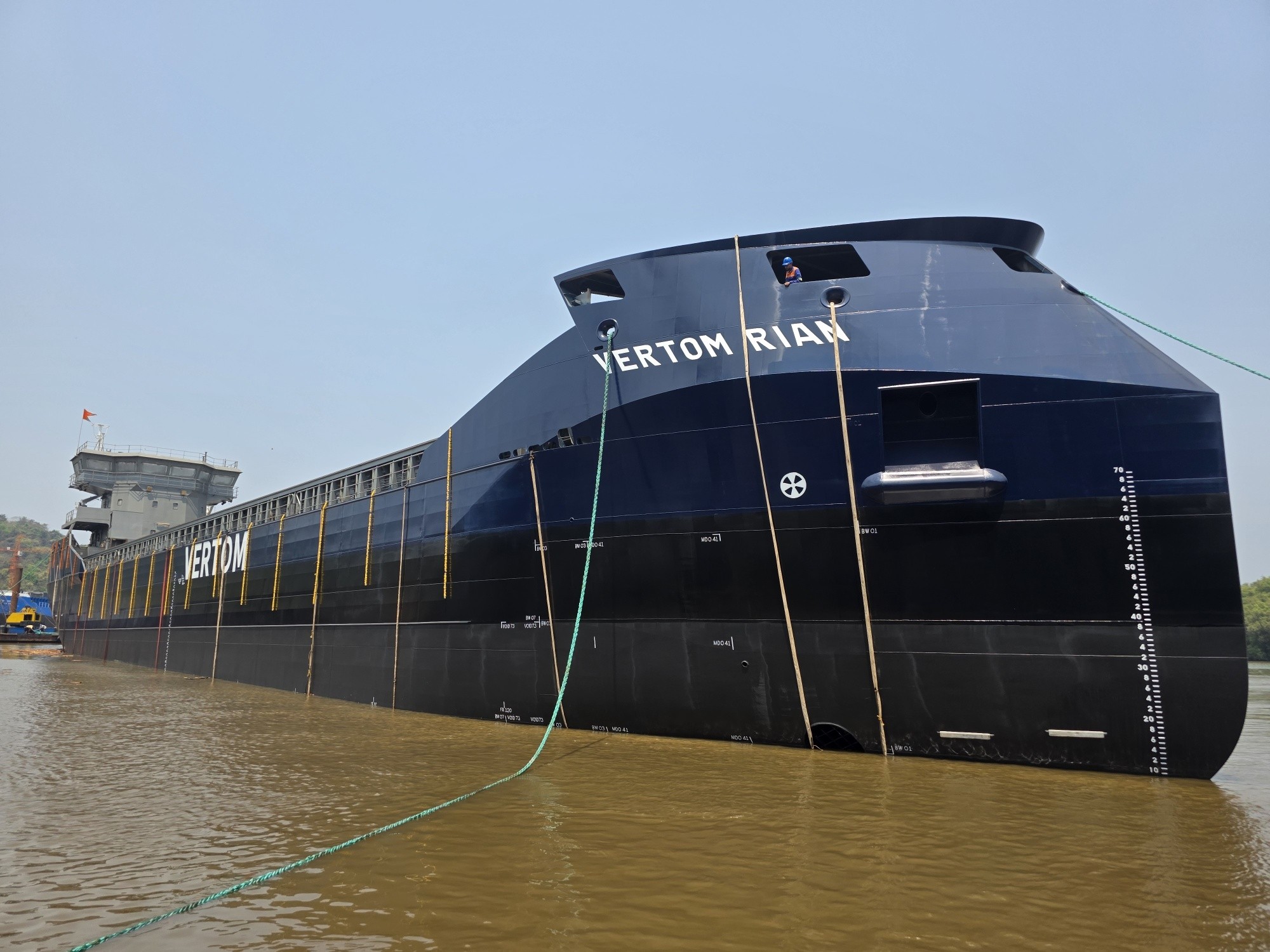  Celtic Sea - VERTOM RIAN          transiting Celtic Sea