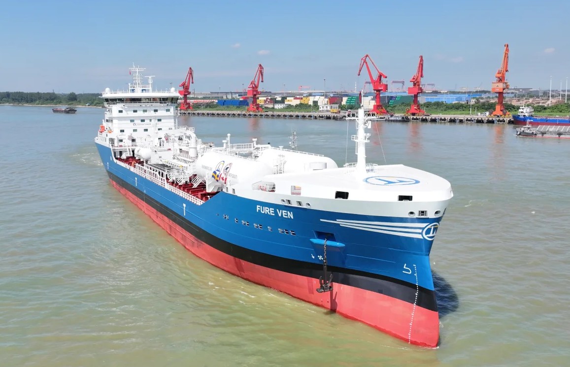 Transit: FURE VEN             entering English South Coast at The Dover Strait