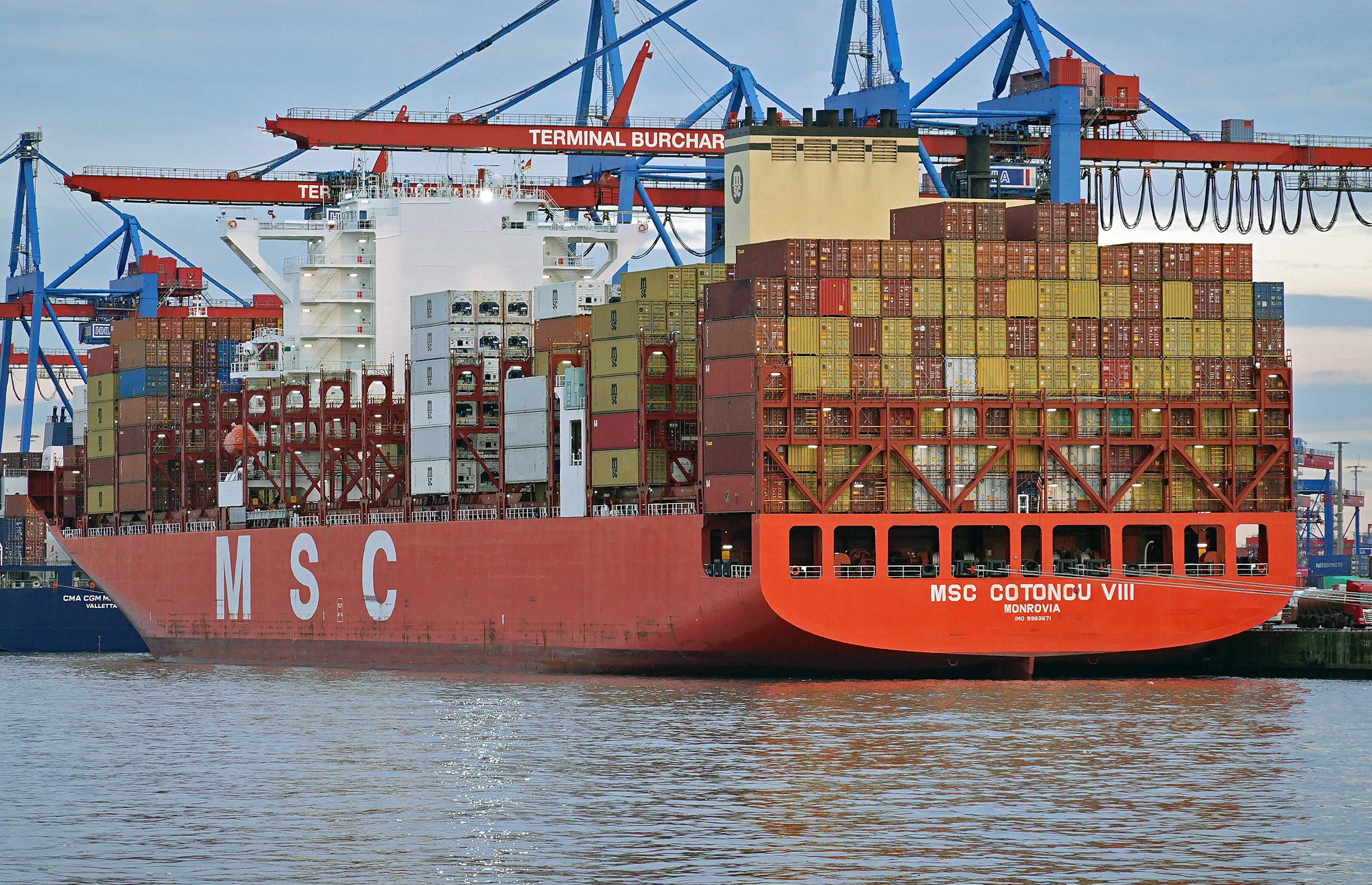  Celtic Sea - MSC COTONOU VIII     transiting Celtic Sea