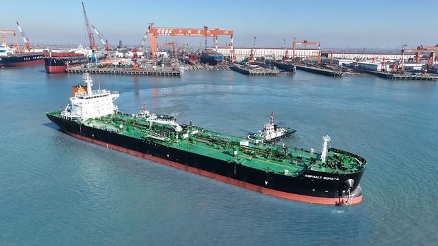  Celtic Sea - ASPHALT SONATA       transiting Celtic Sea