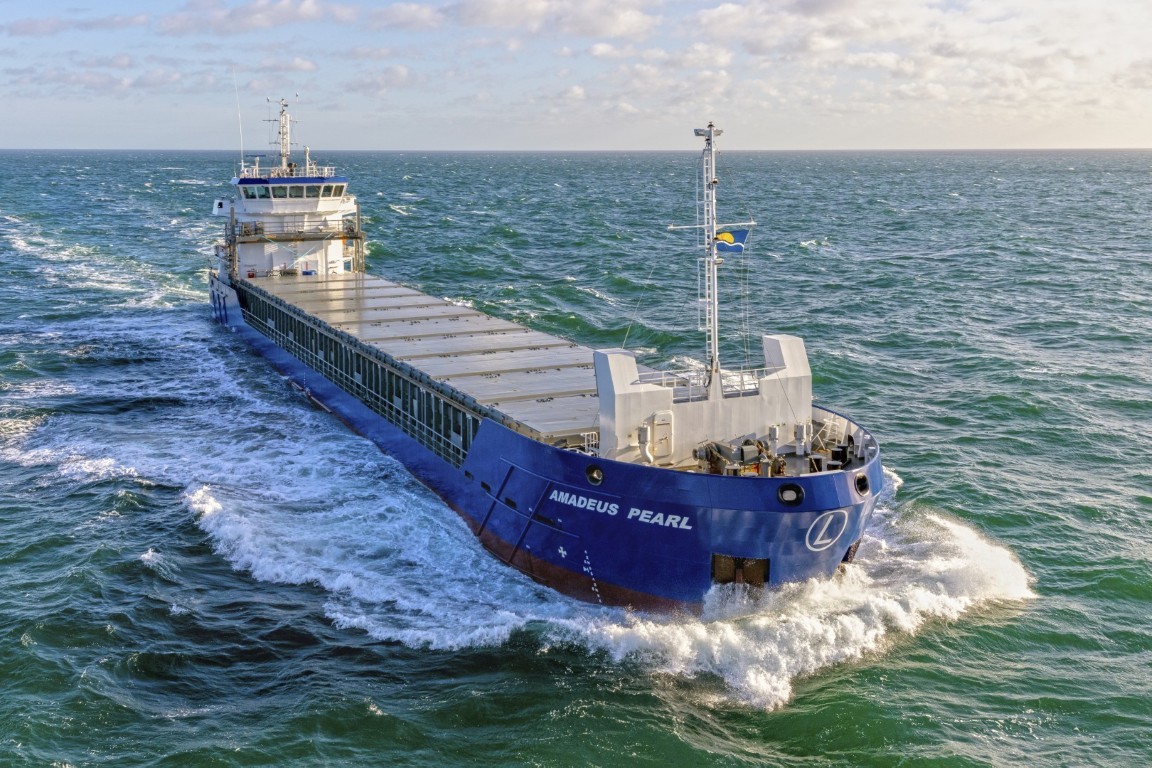  Scottish East Coast - AMADEUS PEARL        transiting Forth & Tay Coast
