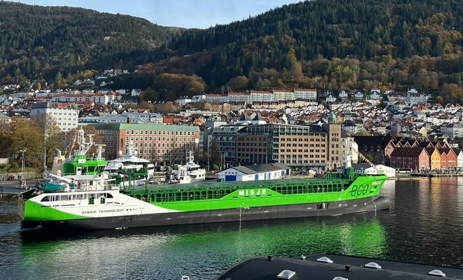 Transit: MISJE LILY entering English South Coast at The Dover Strait