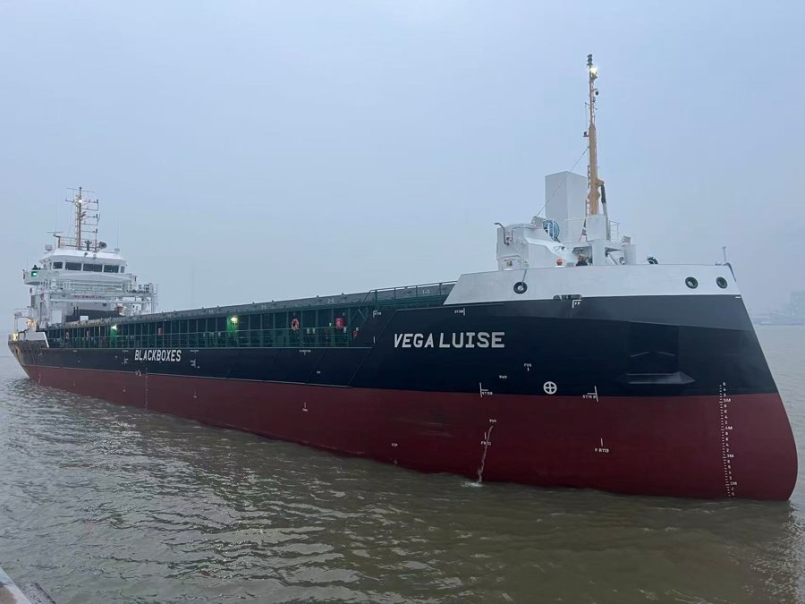  Celtic Sea - VEGA LUISE           transiting Celtic Sea