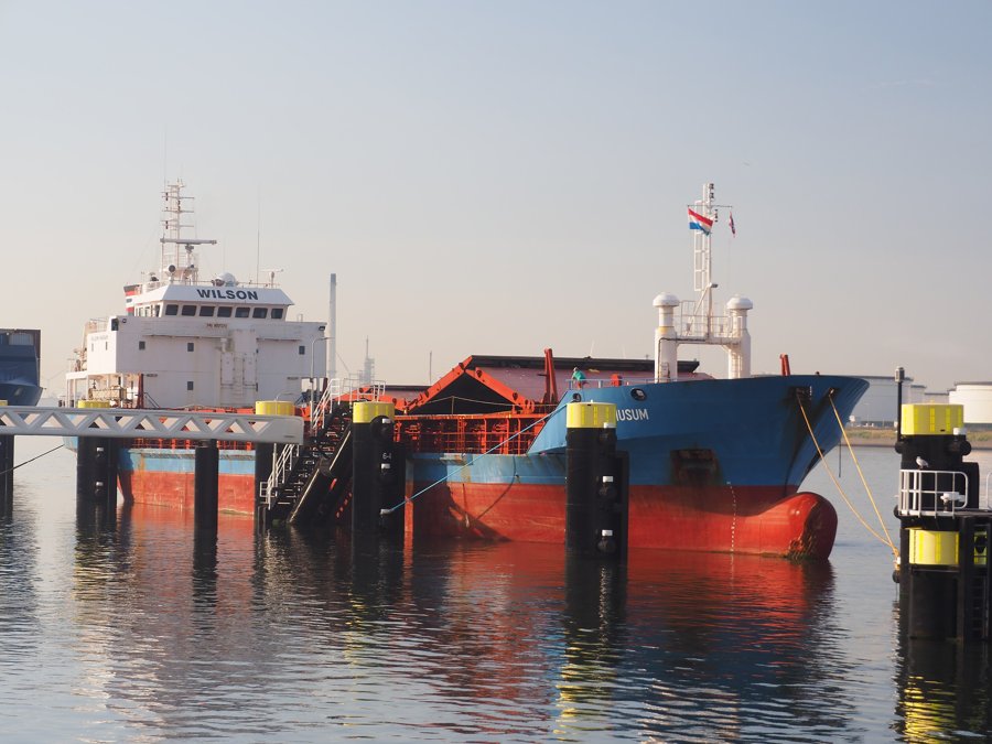  Irish Sea - WILSON HUSUM transiting Irish Sea West of Man