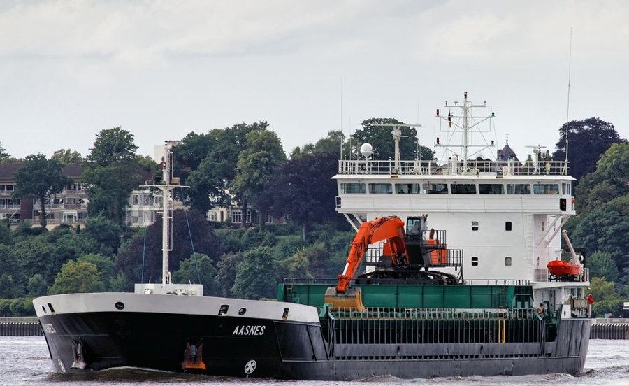 Transit: AASNES               entering English South Coast at The Dover Strait