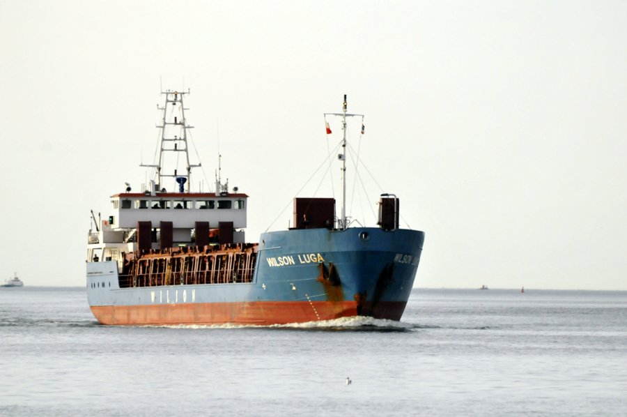  Irish Sea - WILSON LUGA          transiting North Channel Belfast
