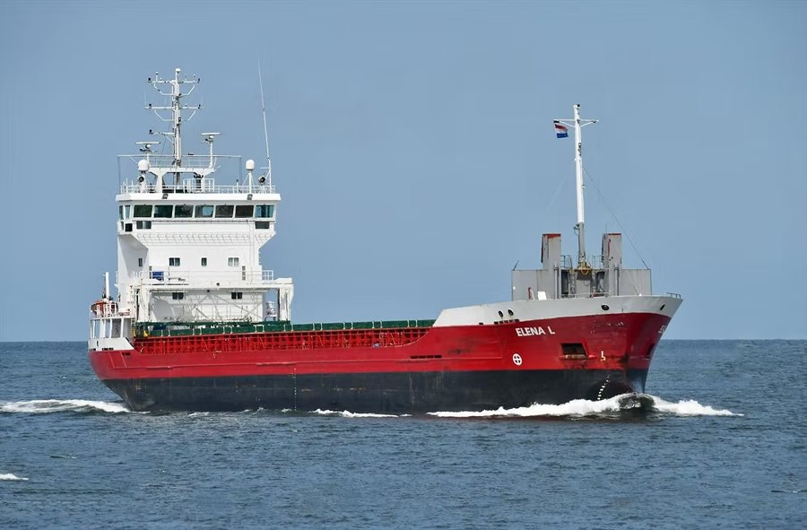 Transit: ELENA L entering English South Coast at The Dover Strait