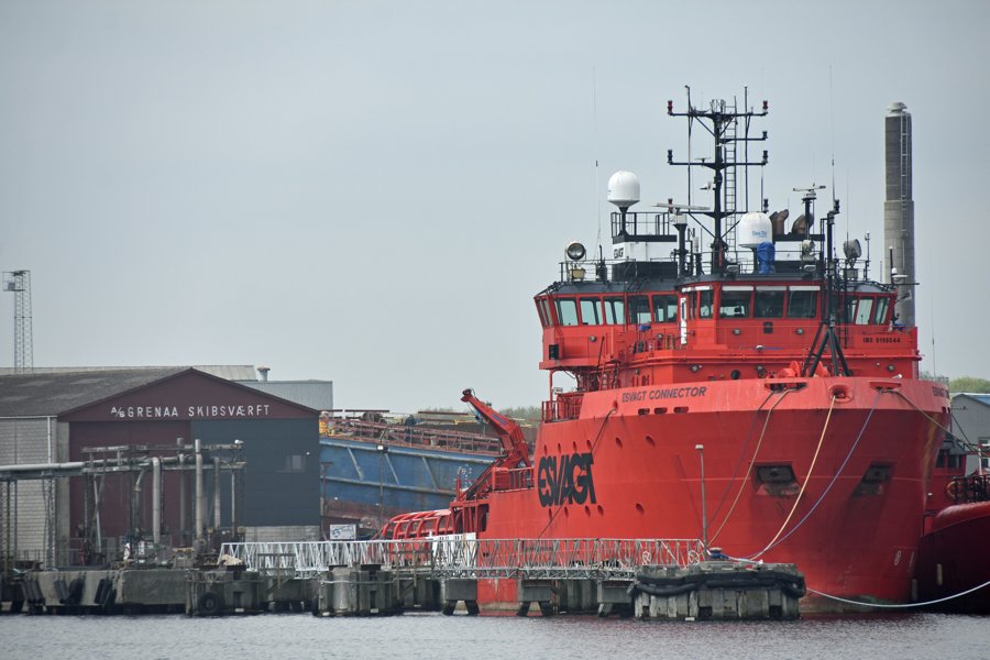 Aberdeen Departure: ESVAGT CONNECTOR    
