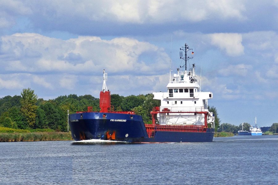  Irish Sea - FRI KARMSUND         transiting Irish Sea off Anglesey